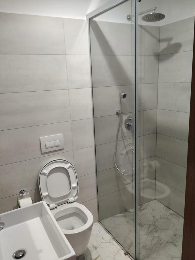 Hotel Pelikan Дивьяка Экстерьер фото